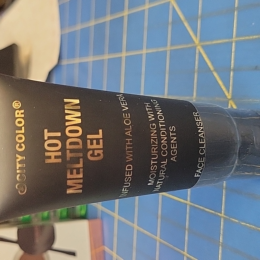 City Color Hot Meltdown Gel Face Cleaner 45g New Sealed Tube